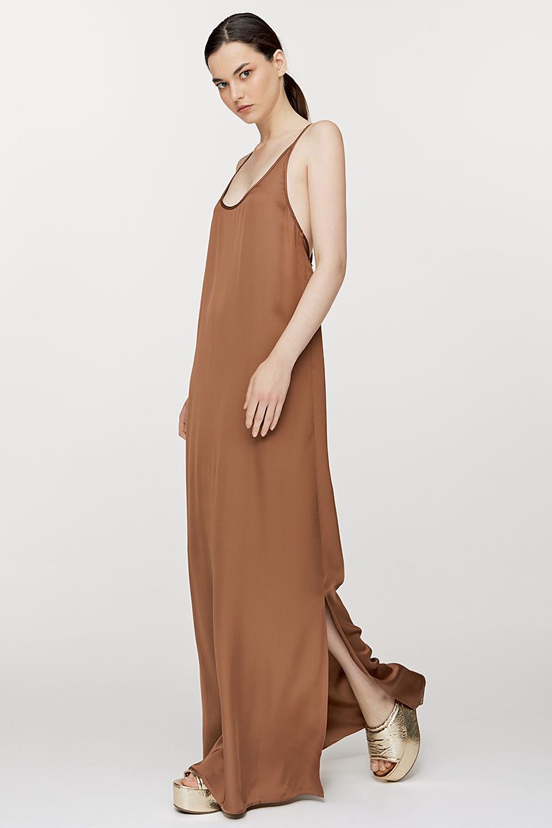 Slip -dress από σατέν ύφασμα με ανοιχτή πλάτη 