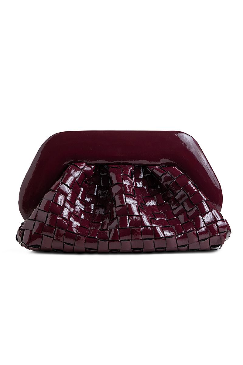 Clutch in glossy textured -vegan fabric