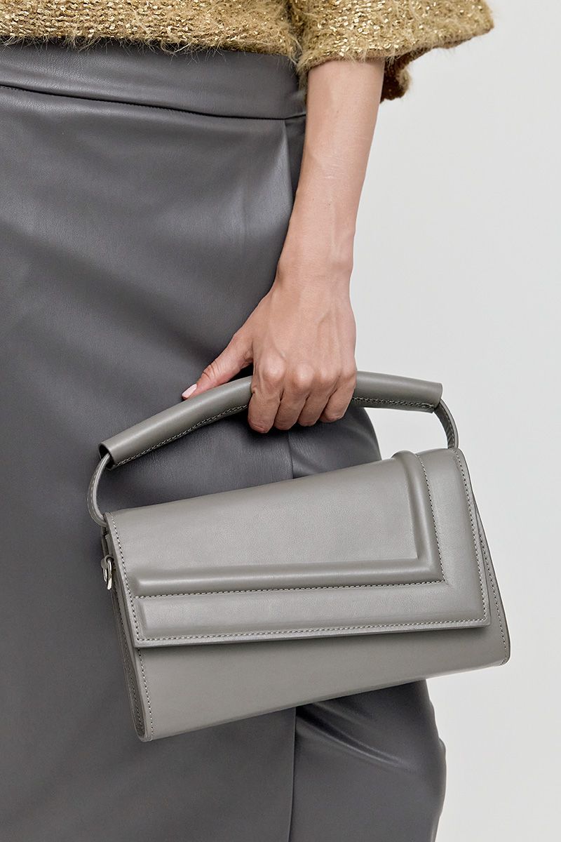 Structured shoulder bag in grey