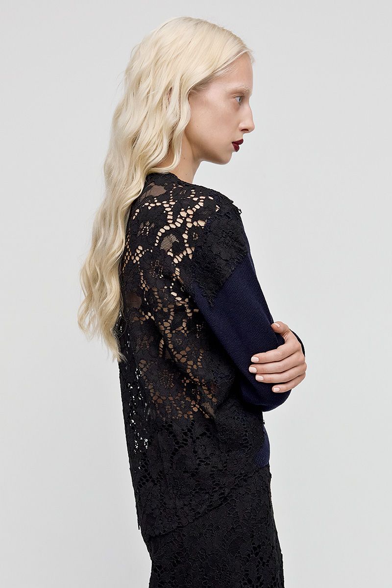 Crew neck sweater embellished with lace 