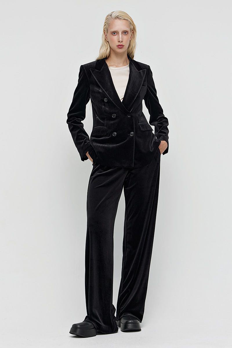 Straight-leg pants in black velvet 