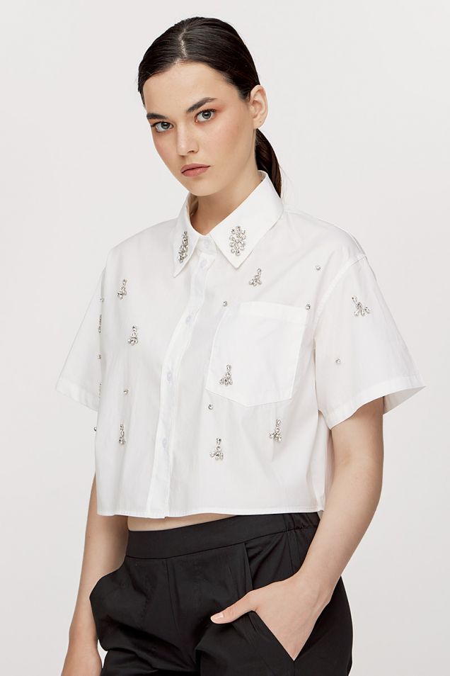 Cropped πουκάμισο από ποπλίνα διακοσμημένο με στρας