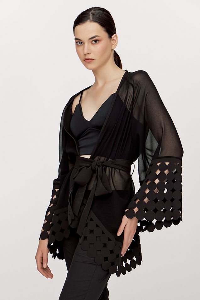Kimono in non-strechy fabric with laser-cut details around cuffs and hemline