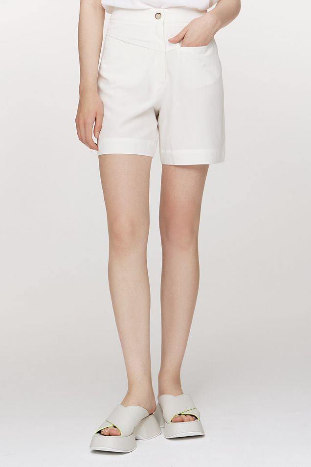 Shorts in viscose and linen