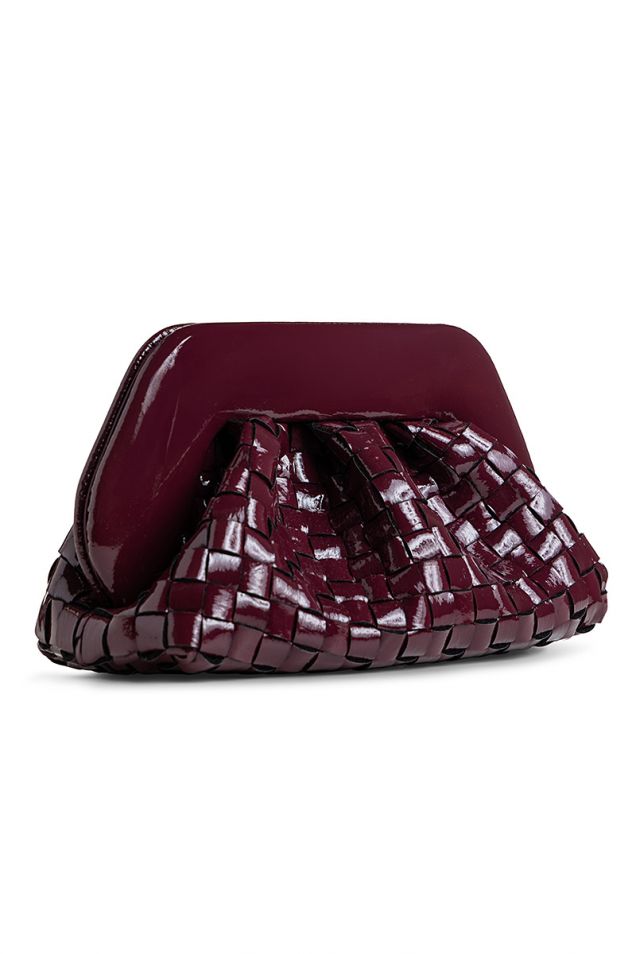 Clutch in glossy textured -vegan fabric