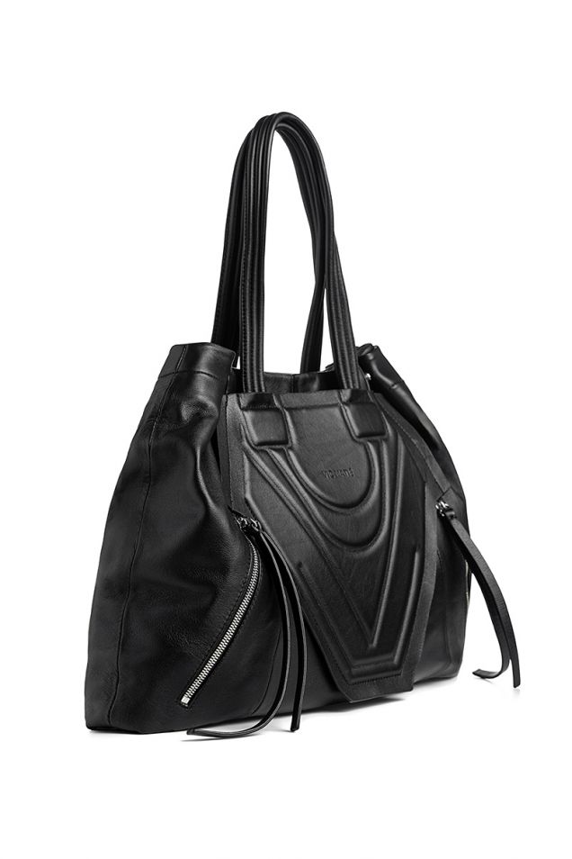 Leather tote in black