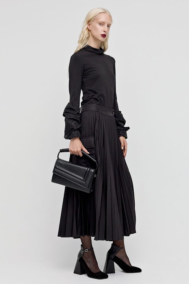 Pleated cargo skirt in black 