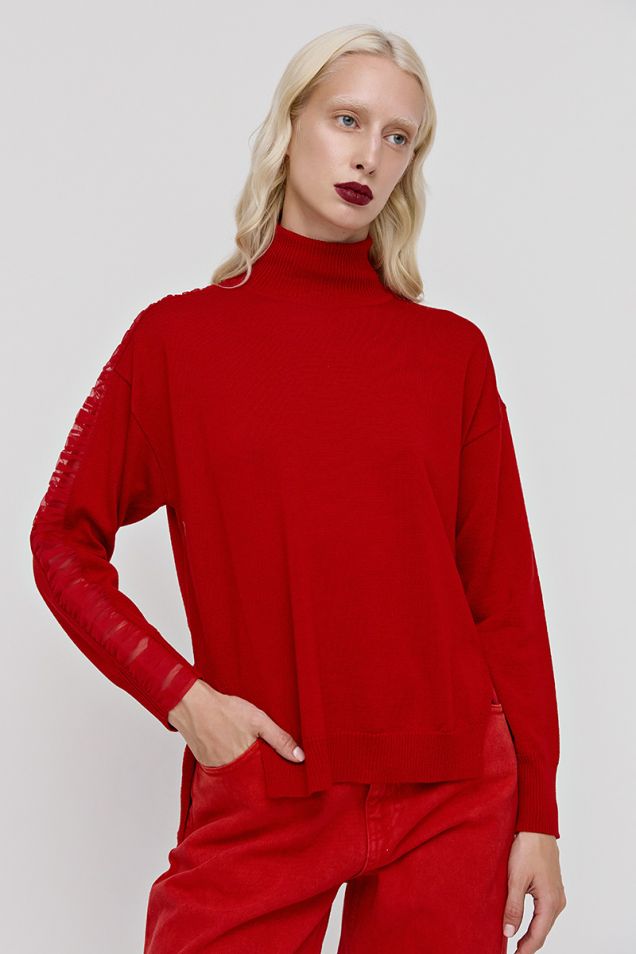 Wool turtleneck  sweater in red 