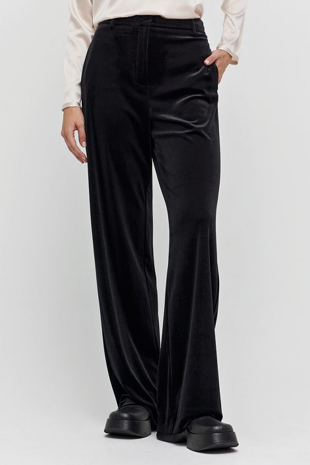 Straight-leg pants in black velvet 